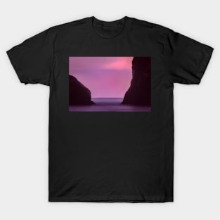 Sunset between two rocks T-Shirt